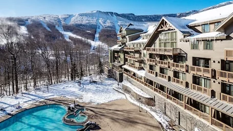 3 BDR Ski in/Ski Out Stunning MT Mansfield Views. MOUNTAIN GOLF COURSE ACCESS!!