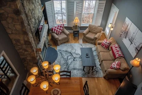 3-BR Winterplace Ski-In/Out Okemo Condo w/ Loft