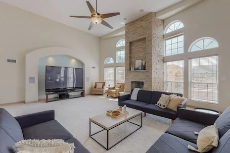 🌄3800ft Modern Retreat ♨️Hot Tub♨️ Pool Table🧳Sleeps 18🌄Mtn Views