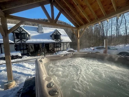 4-Bedroom Chalet in Plymouth, Vt. Central to Killington, Woodstock, and Okemo!