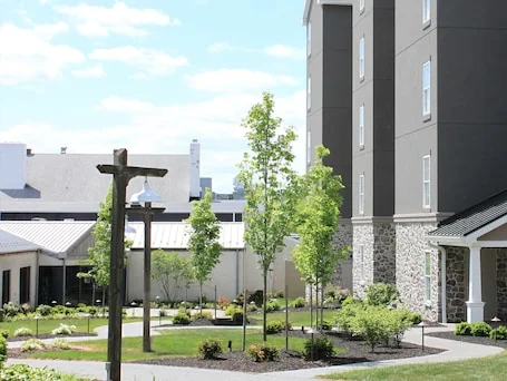 AmishView Inn and Suites
