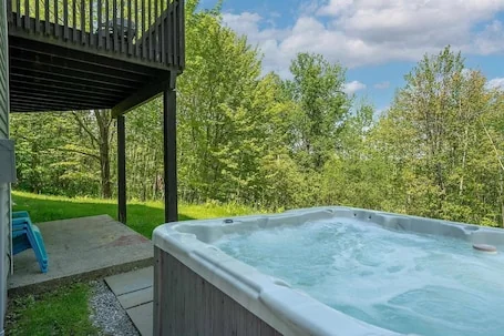 Après Lodge: 5BR 7 mins from Stratton with hot tub, sauna, fire pit, views