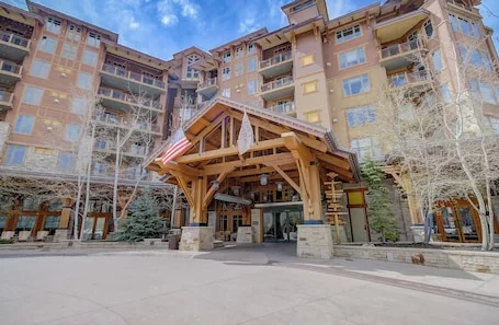 At the New Gondola 3Br/3BA Condo Escala Lodges located @ Hyatt Centric Park City