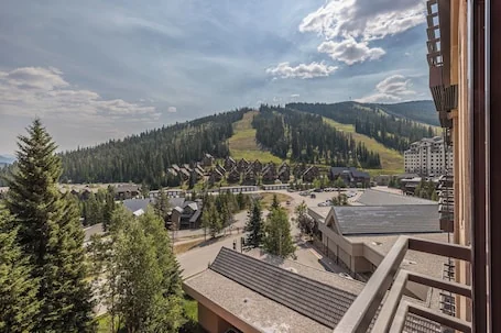 Aurora Summit Chalet at Big Sky Resort! Ski-in/Ski-out, hot tub, pool