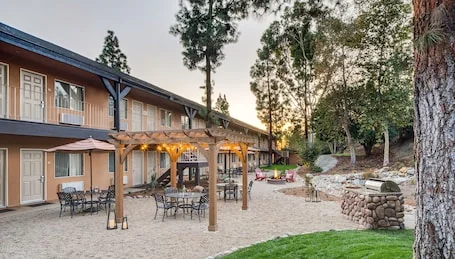 Ayres Lodge Alpine