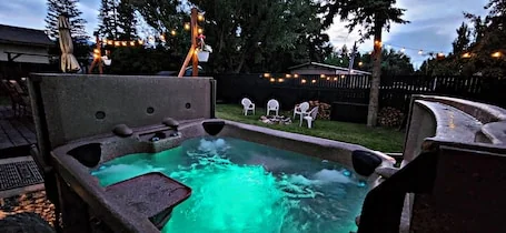 Back Yard Oasis, walk to Flathead Lake/downtown minutes from Blacktail Mountain!