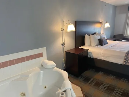 Baymont by Wyndham Danville IL