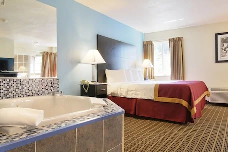 Baymont by Wyndham Muskegon