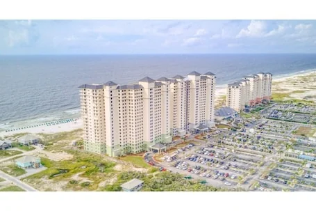 ⭐️ Beachfront 🏖 Condo & Pool – Perfect Sunny ☀️ Oceanfront 🌊 Views!
