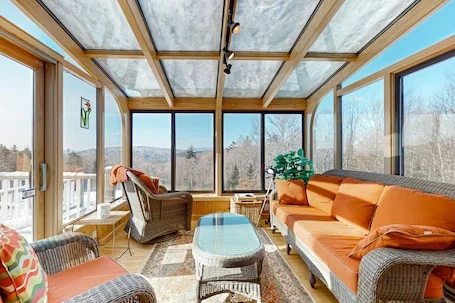 Beautiful house w/ mountain & pond views, hot tub, pool table, bbq, firepit, w/d