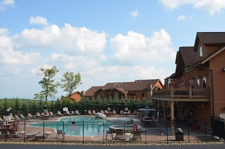Beautiful Southwind ski in/out townhome w/ hot tub in 7 Springs gated community.