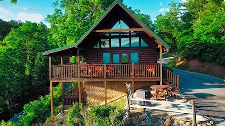 Best Mt Views! 3 K Suites on 3 Levels! HOT TUB, ARCADE,
BILLIARDS! Open 4/12-24!