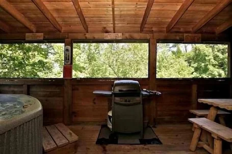Best Rate & Location! 1/2 Mile to Parkway. Your Escape Awaits!