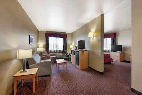 Best Western Golden Prairie Inn & Suites