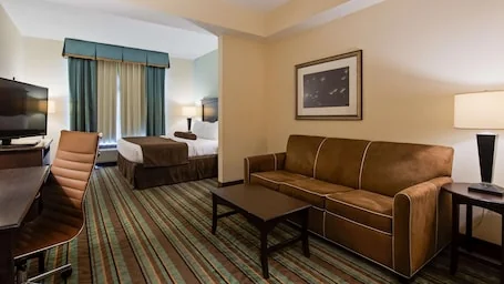 Best Western Plus Chain of Lakes Inn & Suites