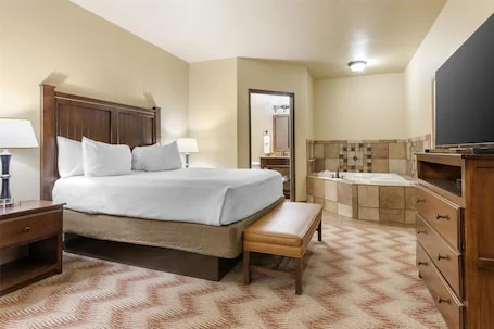 Best Western Plus Cimarron Hotel & Suites