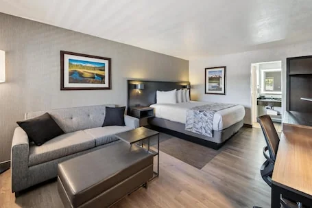 Best Western Plus Hilltop Inn