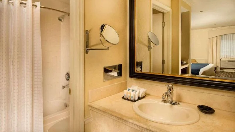Best Western Plus Plaza Hotel & Conference Center