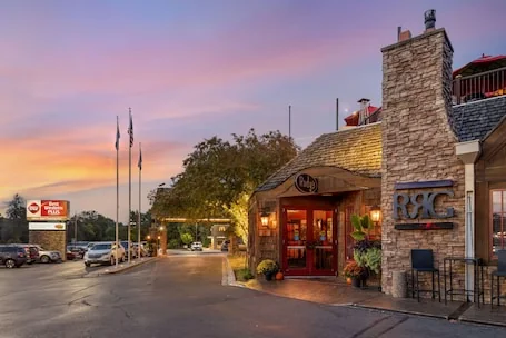 Best Western Plus White Bear Country Inn