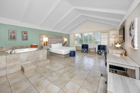 Best Western Plus Yacht Harbor Inn