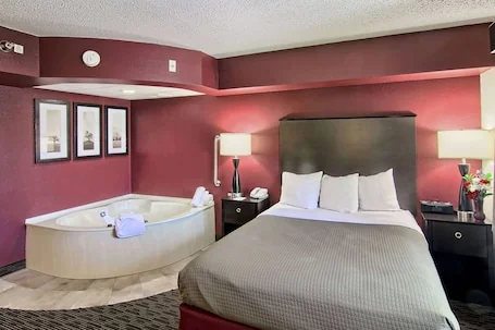 Blossom Hotel & Suites Traverse City