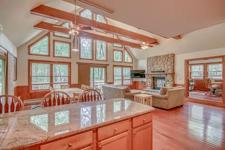Bobcat by PMR, 6BR/4BA Lodge Sleeps 20, Ski Mountain View, Poker Rm & Arcade