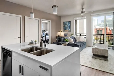 Boutique 1BR nr Convention Ctr Pool/Htub/Gym