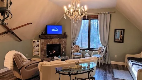 Butterfly Suite-Enchanted Elegance near DCL/Wisp! Fireplace! Meadow/Forest View!