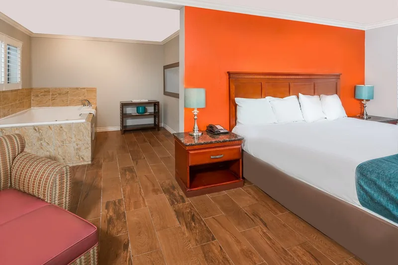 Casa Blanca Hotel & Suites