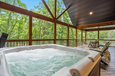 Cedar & Sky—Ozarks Hideaway