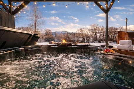 Chinook Winds Lodge