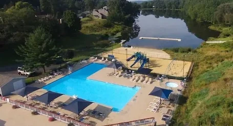 Clean Home Away From Home In A Beautiful Community With Indoor/Outdoor Pools