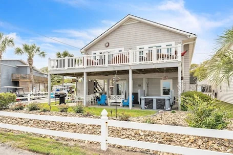 Coastal Camelot – Walk To Surfside Beach 2 Bedroom Duplex