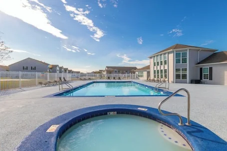 Colony Club E1