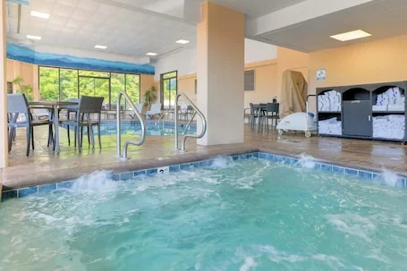 Comfort Inn & Suites At Dollywood Lane