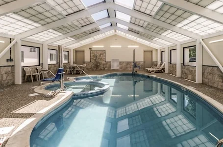 Comfort Inn & Suites West Springfield