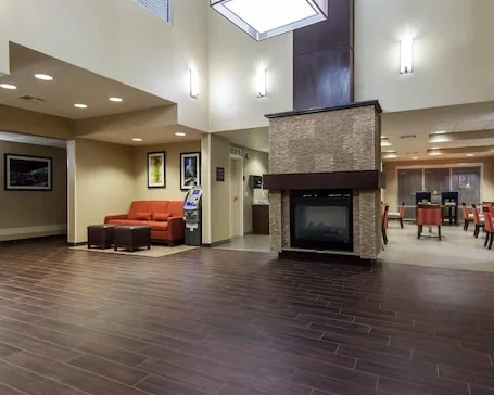 Comfort Suites Tulsa Central