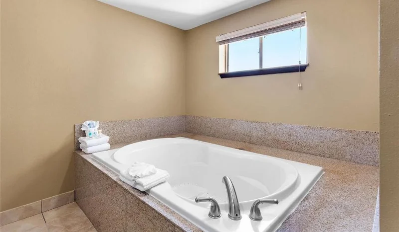 Comfort Suites Yukon – SW Oklahoma City