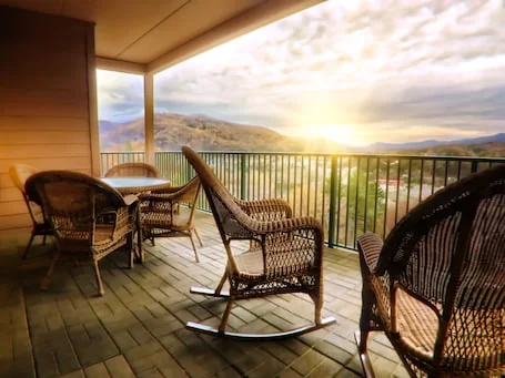 Condo with breath-taking views ,indoor/outdoor pools ,workout room 5003