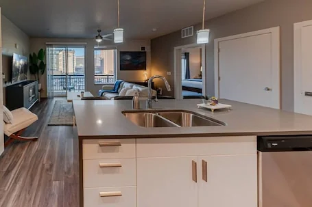 Convention Ctr 1BR 1BA Pool/Gym/HotTub/Theatre