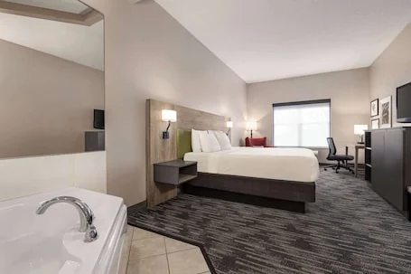 Country Inn & Suites by Radisson, St. Cloud East, MN