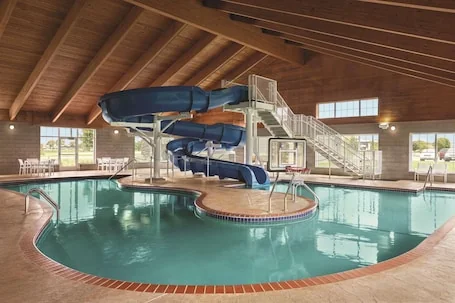 Country Inn & Suites by Radisson, Willmar, MN