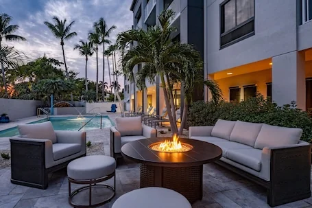 Courtyard by Marriott – Naples
