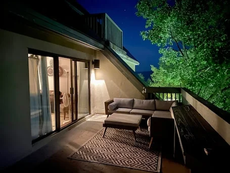 Cozy 1BR/1BA Mt Green Condo with Amenities and Discounted Ski Rentals. Shuttle.