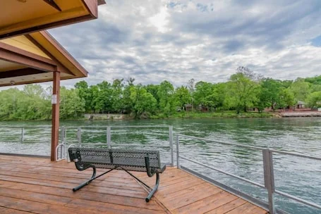 Cozy Condo 1 BR! No Stairs! No Cleaning Fees! Indoor pool/hot tub!! WAFFLES!
