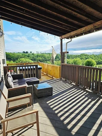 Cozy Country Tree Farm Getaway w/Hot Tub, Fireplace & King Size Bed, Sleeps 12