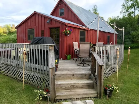 Cozy Hideaway near Ludlow/Okemo. HOT TUB!!