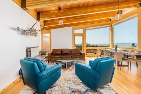 Custom ocean-view retreat with award-winning gourmet kitchen & private hot tub