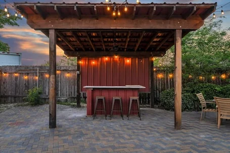 Cute and Cozy One Bedroom in Hotel with Shared Pool and Hot tub