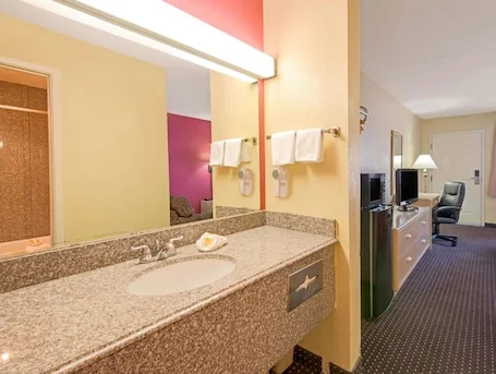 Days Inn by Wyndham East Albuquerque